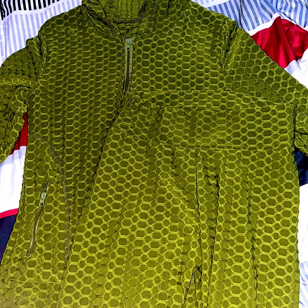 I’m selling a light greenish work out set